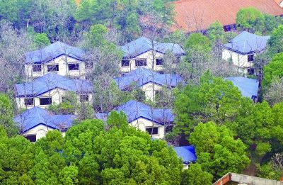 公園爛尾豪華別墅被當公廁 曾計劃建度假村 公園爛尾豪華別墅被當公廁 曾計劃建度假村