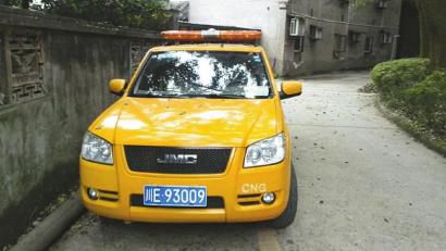 網(wǎng)帖所曝“專(zhuān)業(yè)放鳥(niǎo)車(chē)”。圖據(jù)網(wǎng)絡(luò)