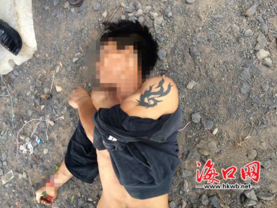 死亡的男子，左手手臂上有紋身