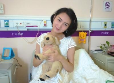 浙江“背母親上大學”男子手術變性變?yōu)榕畠荷? complete=