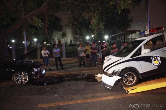 當(dāng)時(shí)賓利司機(jī)去筆架山爬山，車(chē)停在路邊，剛回來(lái)便發(fā)現(xiàn)車(chē)輛發(fā)生了事故。