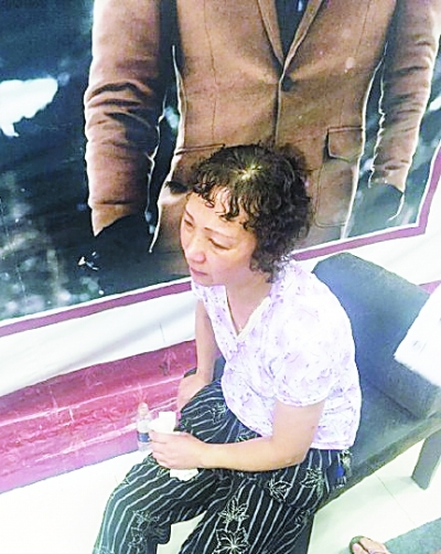 遇難女子家屬很悲傷。