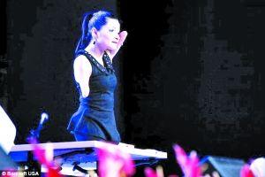 四肢殘缺女孩成勵(lì)志演說(shuō)家 幼時(shí)父親自殺遭性侵 四肢殘缺女孩成勵(lì)志演說(shuō)家 幼時(shí)父親自殺遭性侵