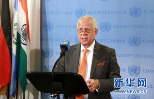 12月12日，在美國紐約聯(lián)合國總部，安理會本月輪值主席、摩洛哥常駐聯(lián)合國代表盧利什基向媒體宣讀聲明。聯(lián)合國安理會12日發(fā)表媒體聲明，對朝鮮發(fā)射衛(wèi)星的行為表示譴責(zé)。 新華社記者林瓊攝