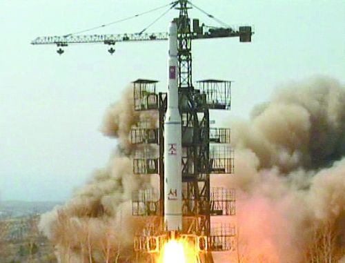 朝鮮KRT電視臺在2009年4月5日播放的朝鮮在咸鏡北道花臺郡舞水端里發(fā)射火箭的電視截圖。