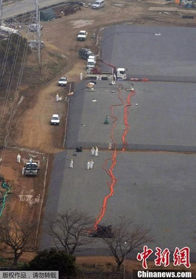 東京電力公司福島第一核電站一儲水池4月5日發(fā)生污水泄漏事故，維修人員自4月6日起，開始使用5臺水泵進行污水轉(zhuǎn)移作業(yè)，目前已成功轉(zhuǎn)移13000噸污水，但是仍有47噸發(fā)生了泄露。事故發(fā)生3天以來，泄漏污水總量約167噸。