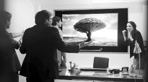 屏幕顯示樹的畫面，求職者獲知真相