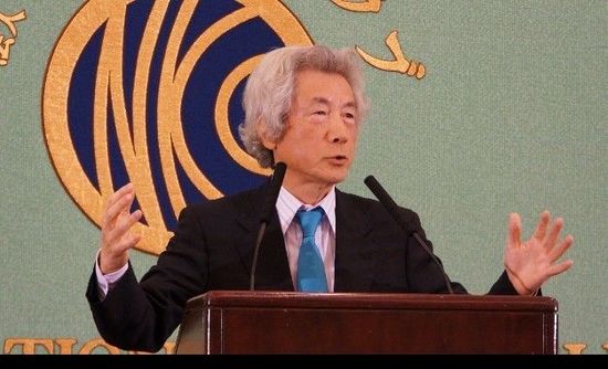 日本前首相小泉純一郎11月12日發(fā)表演說，支持安倍晉三對中國強硬，并鼓動其參拜靖國神社。