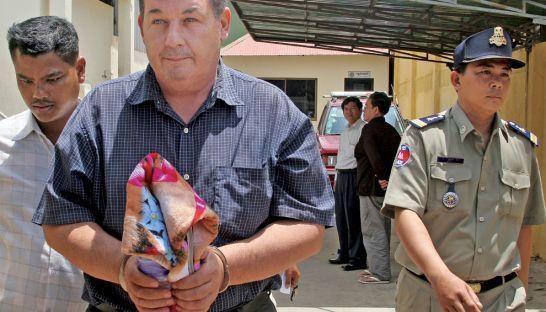 邁克爾·佩佩在柬埔寨被逮捕。