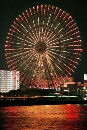 圖為該地晚上的夜景。