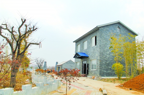 曾被縣紀(jì)委和縣國(guó)土局查處 至今仍在建設(shè)中 曾被縣紀(jì)委和縣國(guó)土局查處 至今仍在建設(shè)中