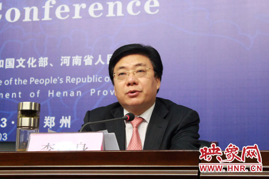 洛陽(yáng)市市長(zhǎng)李柳身發(fā)表熱情洋溢的旅游推介詞。