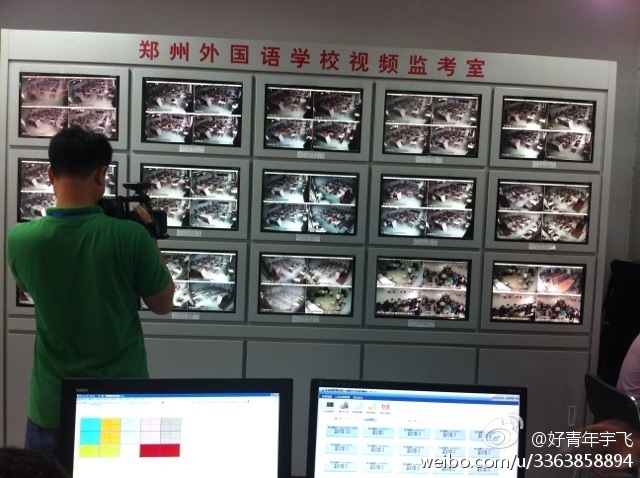 在鄭州外國語中學監(jiān)控室，映象網(wǎng)記者看到，各考點秩序井然。