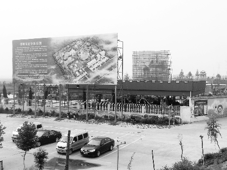 6月7日，龍華歡樂園“佛像”頭部已經(jīng)被取下