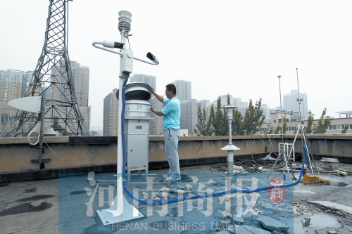 鄭州灰霾監(jiān)測站正在調(diào)試，預(yù)計(jì)9月將正式投入使用 記者 鄧萬里/攝