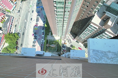 空中花園有水池有假山，還養(yǎng)有鴿子