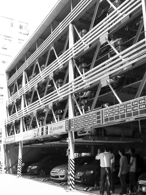 　鄭州新建的28座立體車庫，多數(shù)沒有規(guī)劃許可證