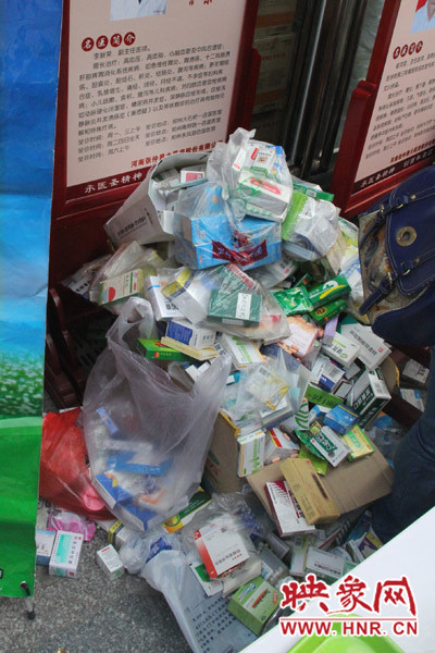 兌換點(diǎn)負(fù)責(zé)人表示，一整天兌換的過期藥有這樣的七八倍