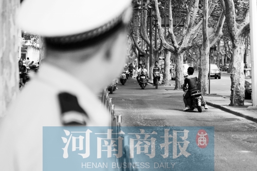 有警察，趕緊掉頭！