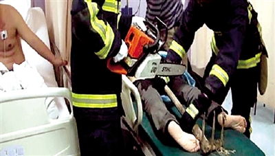 一陣痛，鐵耙柄插進(jìn)身體里