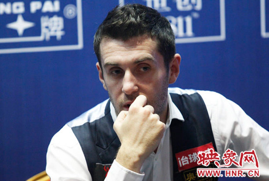 塞爾比在結(jié)束采訪時，情緒很低落