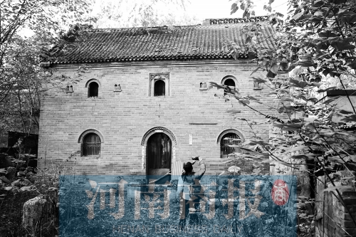 花五松的老宅里，還有祖上留下的牌位