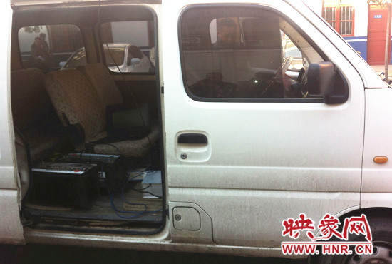 一天面包車和一臺電腦一個(gè)主機(jī)便能完成50萬條的垃圾短信發(fā)送量