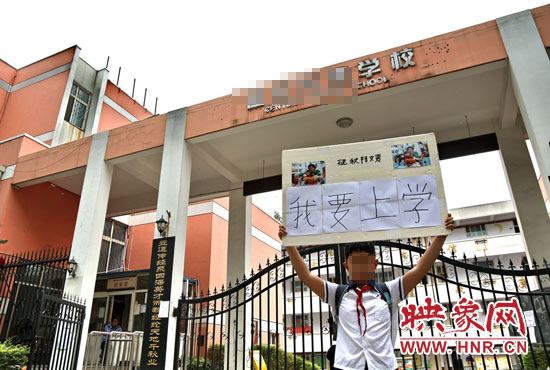 小聶對自己的母校感情很復(fù)雜。