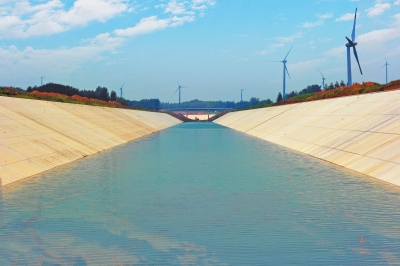 圖為已經(jīng)竣工的南水北調(diào)中線工程方城段。