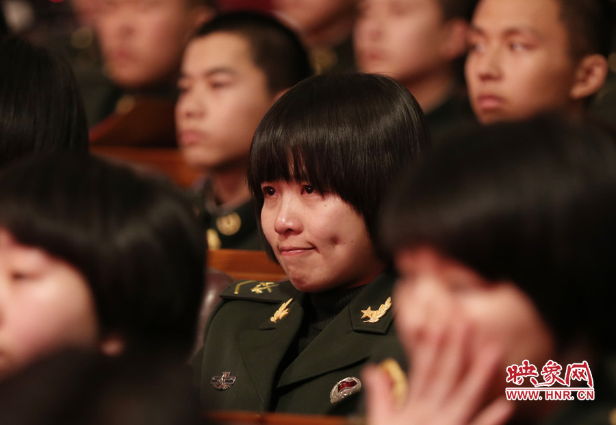 現(xiàn)場(chǎng)觀眾感動(dòng)落淚。