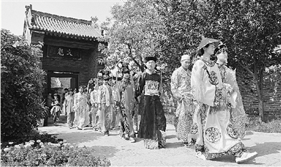 5月1日,大型實景劇《慈禧駕臨康百萬莊園》將在鞏義康百萬莊園首演。