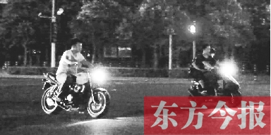 6月13日零點(diǎn)后,鄭州市商務(wù)內(nèi)環(huán)路,不少年輕人騎著摩托車聚在這里飆車 6月13日零點(diǎn)后,鄭州市商務(wù)內(nèi)環(huán)路,不少年輕人騎著摩托車聚在這里飆車