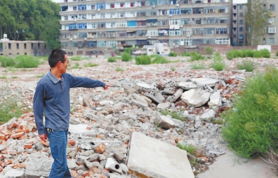 寧寧的父親說：女兒就是在這兒被打的。