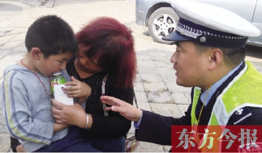 昨日，5歲的男孩獲救后，向民警講述被拐經(jīng)過。