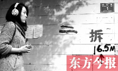 昨日，東方今報記者走訪農業(yè)路沿線，看見“拆”字已上墻