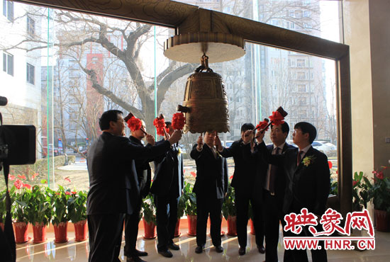 1月7日，在全國股份轉(zhuǎn)讓系統(tǒng)（即新三板），伴隨著開市寶鐘的敲響，山水園林股份有限公司正式登陸新三板。