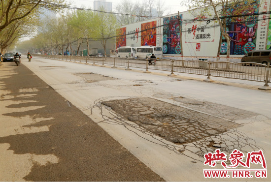 南陽(yáng)路因?yàn)榈罔F將要施工而暫緩大修。