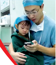 對于網(wǎng)友的點贊，石醫(yī)生說，是孩子太可愛了，所以照片才得到這么多贊美。圖片來自網(wǎng)絡。