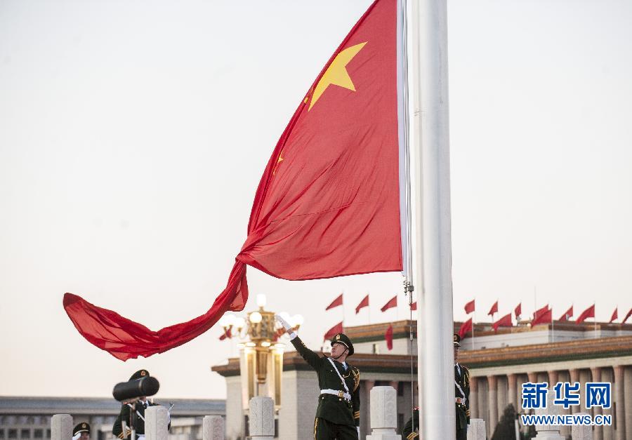 （社會(huì)）（2）北京：兩萬(wàn)余名群眾觀看元旦升旗儀式