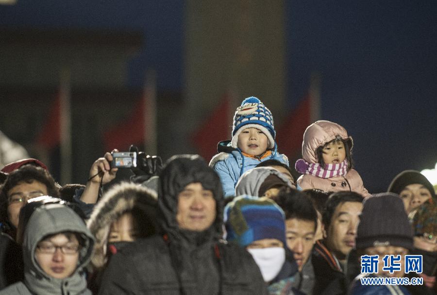 （社會(huì)）（4）北京：兩萬(wàn)余名群眾觀看元旦升旗儀式