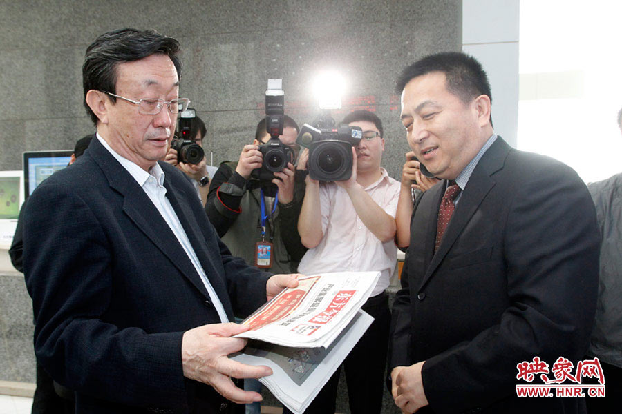 東方今報(bào)報(bào)社社長趙國平向河南省委書記、省人大常委會(huì)主任郭庚茂匯報(bào)東方今報(bào)的內(nèi)容、發(fā)行等情況 東方今報(bào)