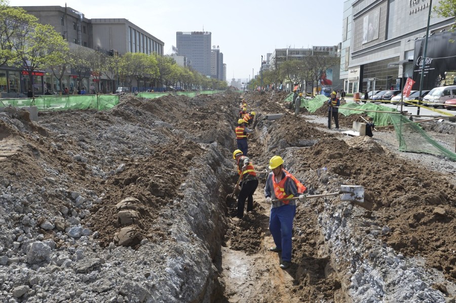 4月23日，太原，施工中的府西街。