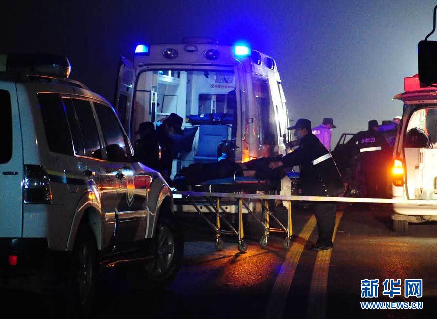 2013年1月9日，合肥，事故現(xiàn)場，兩輛受損車輛已經(jīng)全部變形