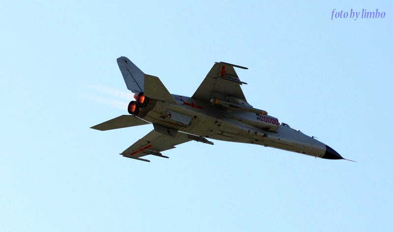 飛豹首批女飛行員:飛“爺們機”不在話下 飛豹首批女飛行員:飛“爺們機”不在話下