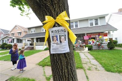 7日，當?shù)貙ふ胰⒌膯⑹逻€在原處。