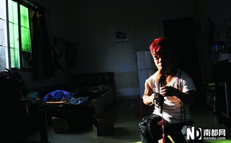 東莞小矮人藝術(shù)家：沒(méi)女友成最大困惑