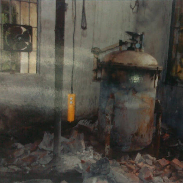 假劣“紅?！卑父嫫? title=