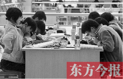 專家認(rèn)為，內(nèi)地高校對學(xué)生創(chuàng)造性、自主性的培養(yǎng)不及港校