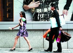 香港購(gòu)物，普遍低于平日八折