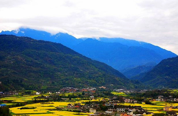 麻辣冬日二三五，芳菲三月看峨眉